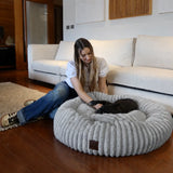 Cama tipo dona para perro | borde alto, base antideslizante